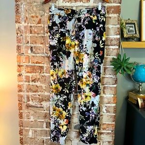 Buffalo - Floral Jogger - Medium 6-8